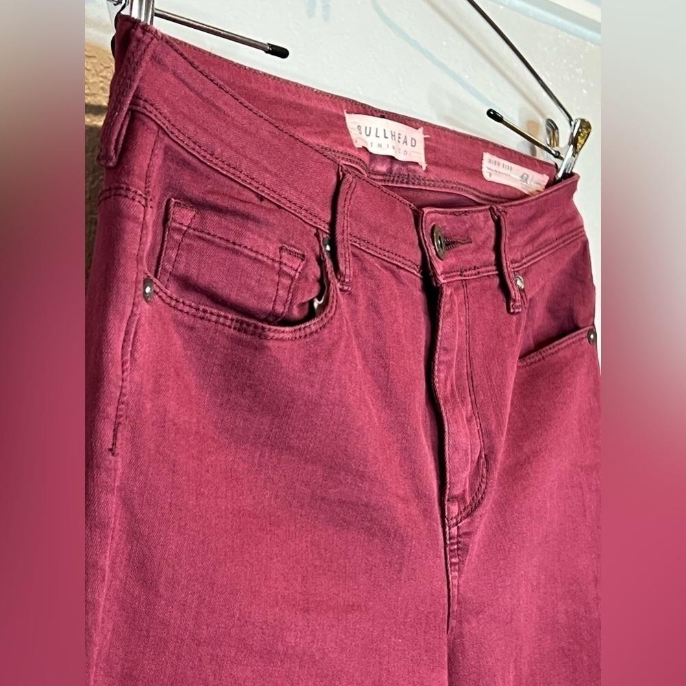 001. Bullhead Denim Co. High Rise “Skinniest” Sz 9
